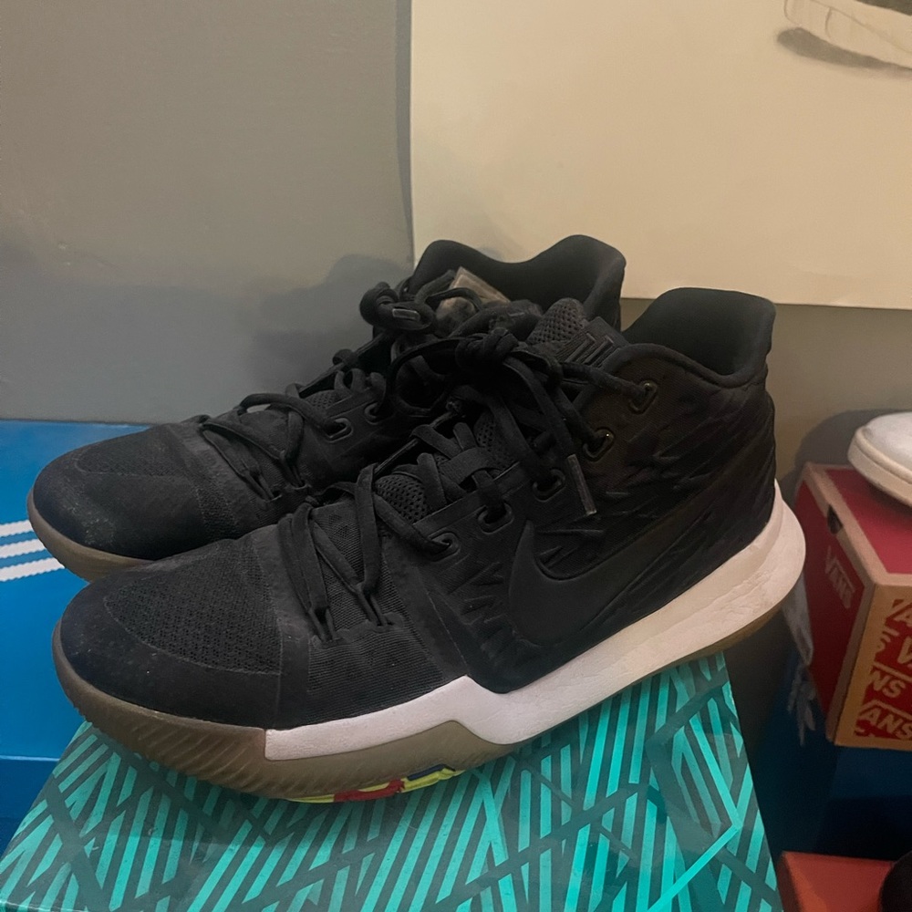 Nike Kyrie 3 Black Size 9